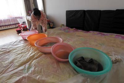 余杭楼上漏水，住户失联，小区没物管，业主维权难！律师来支招……